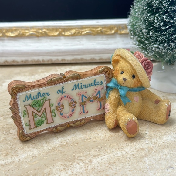 Hallmark Mother’s Day The Hillman Collectible Bear w sign “Mom Makerof Miracles” - Picture 5 of 5